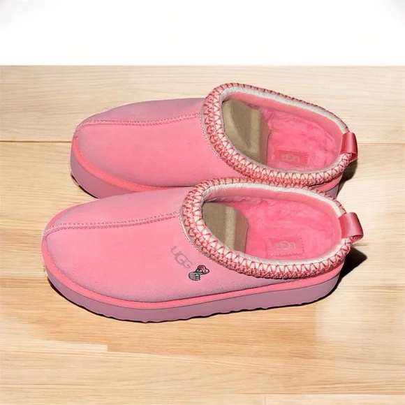 Valentine Edition Slippers NIB - Picture 1 of 3